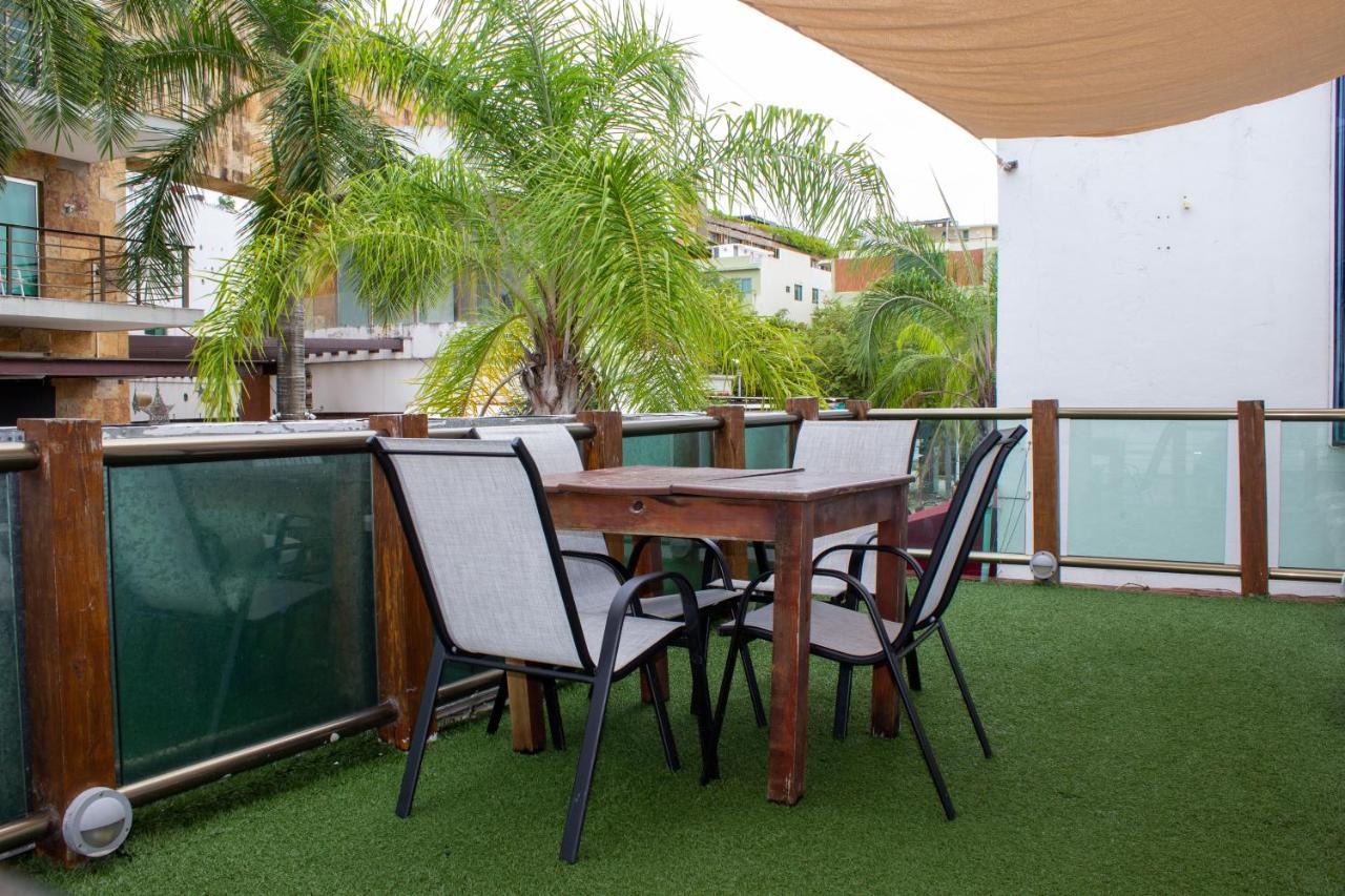 Casa Ticul Hotel Boutique - 5Th Ave (Adults Only) Плая-дель-Кармен Экстерьер фото Artificial grass on a balcony