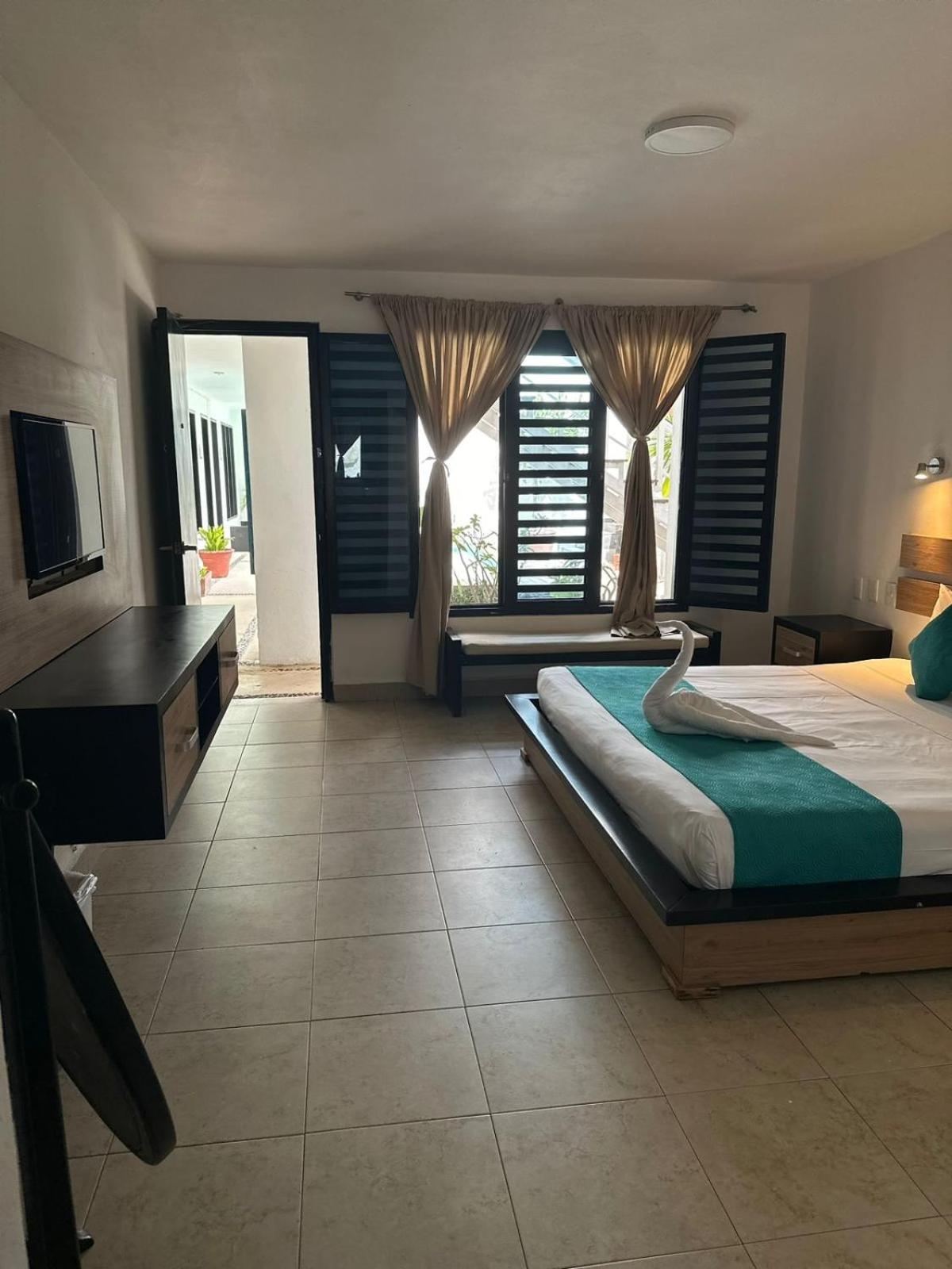 Casa Ticul Hotel Boutique - 5Th Ave (Adults Only) Плая-дель-Кармен Экстерьер фото A room at the hotel