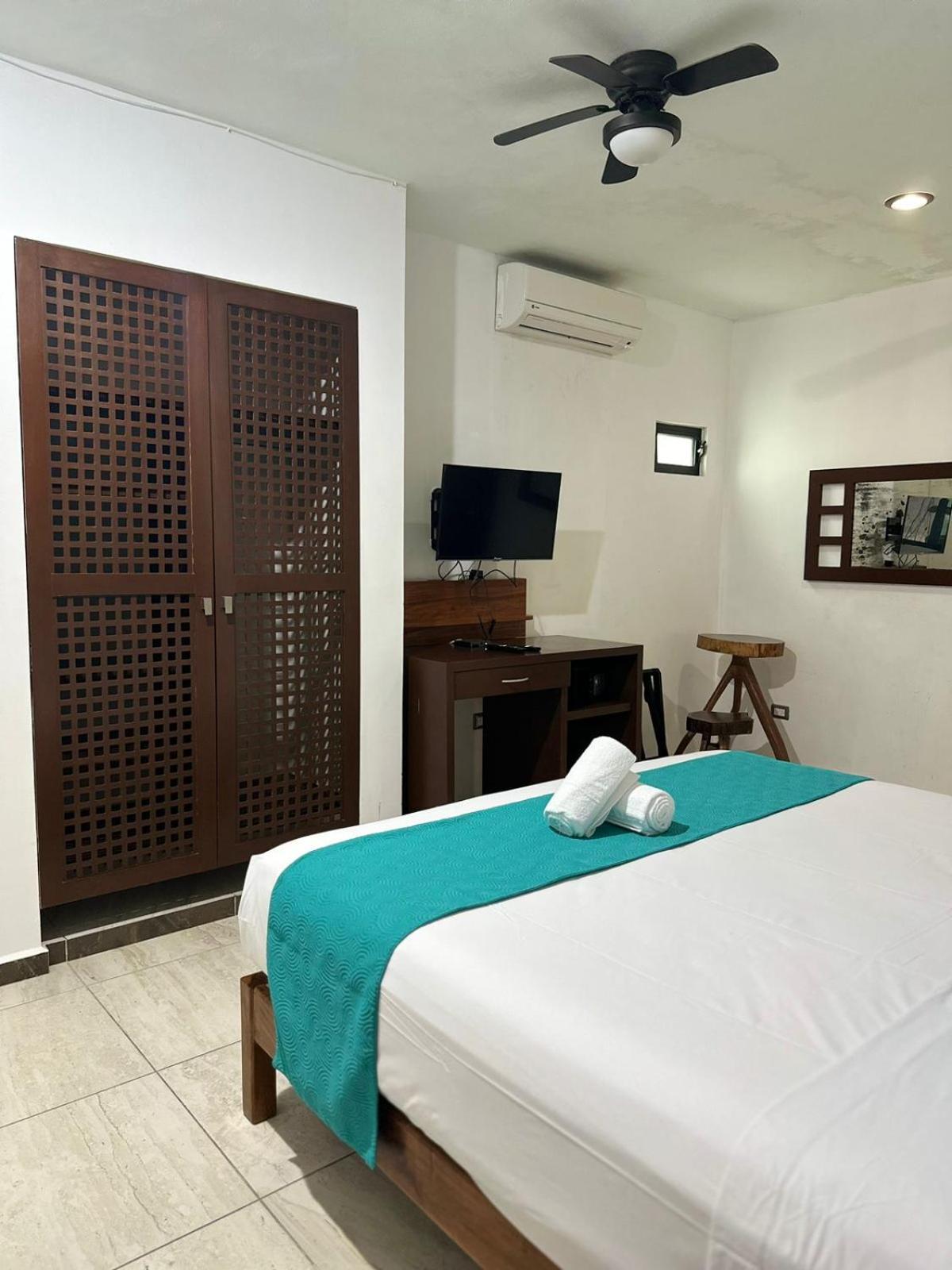 Casa Ticul Hotel Boutique - 5Th Ave (Adults Only) Плая-дель-Кармен Экстерьер фото A room at the hotel